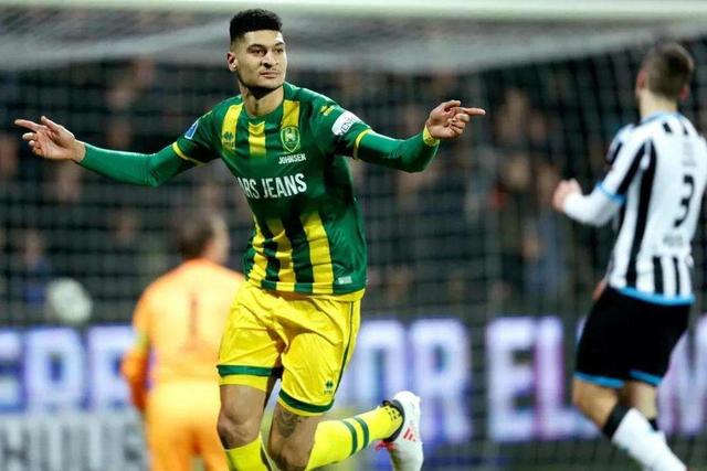 近五百名羽球女将西安过招 全民健身乐享运动之趣