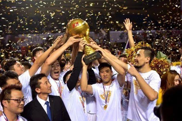 锡安33分鹈鹕负骑士止4连胜 掘金送热火4连败